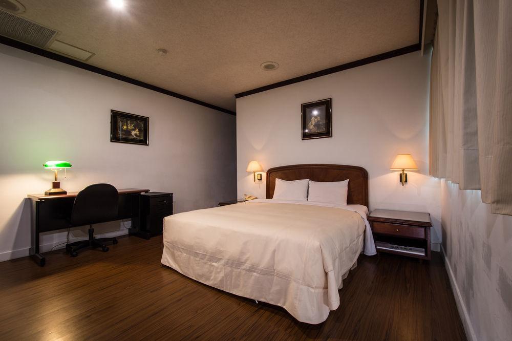 Abbo Hotel Tainan Extérieur photo